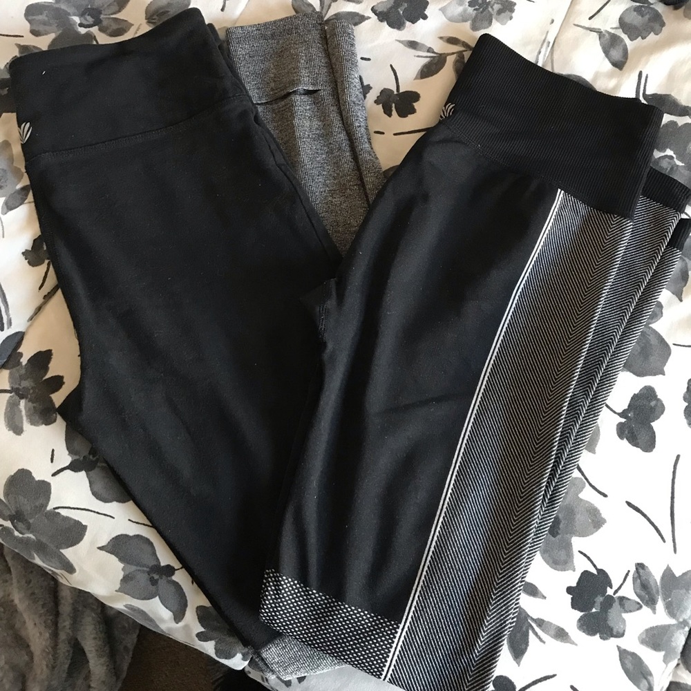 2-pairs of F21 leggings